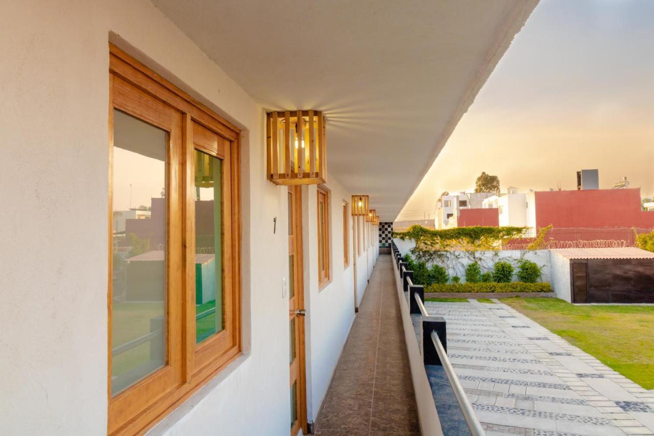 Pascual Inn Suites Чолула Экстерьер фото